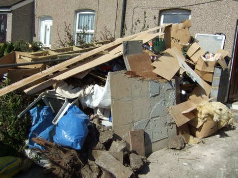 Commercial rubbish being collected